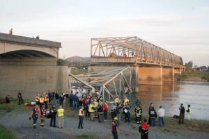 Bridge collapses in Washington