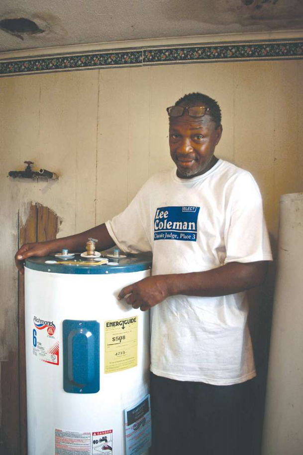 Community rallies around man with no power, water