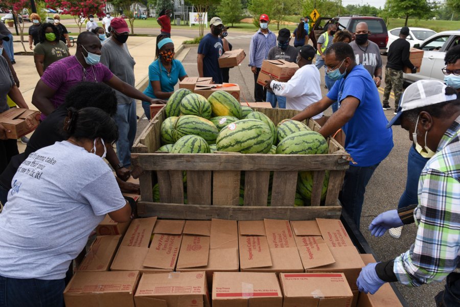 Churches distribute 800 boxes of food to Columbus community