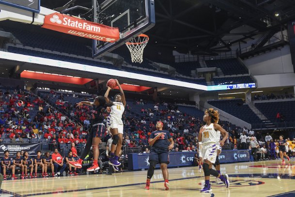 Columbus girls open playoffs with rematch against Lafayette