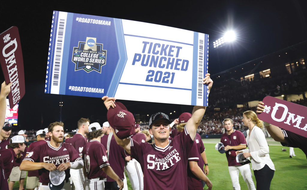 Bulldogs beat Notre Dame in decisive third game of Super Regional to make third straight CWS