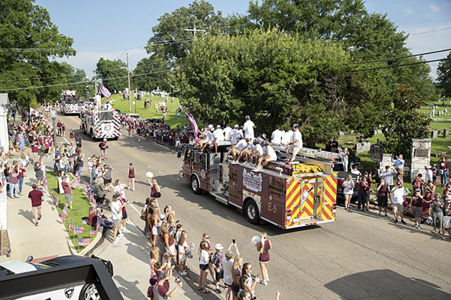 Champion Bulldogs Thousands celebrate Dawgs with parade, ceremony