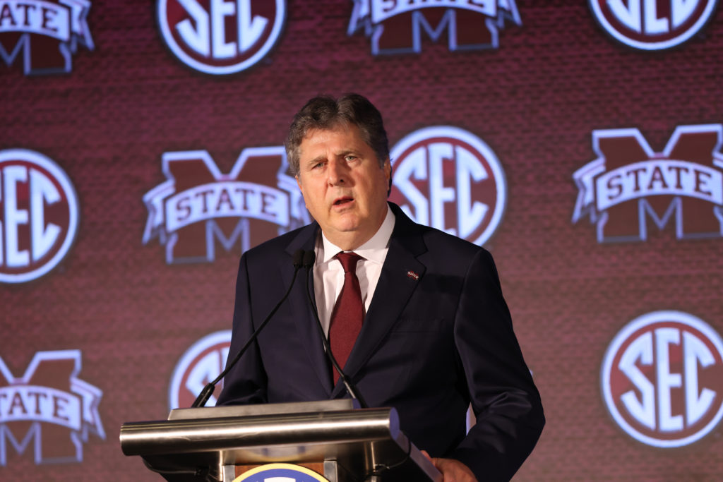 Mike Leach receives extension through 2025 from Mississippi State