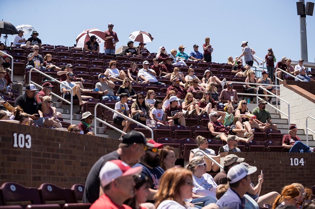 How Mississippi State Softball Hopes To Build A Dudy Noble Field Esque Atmosphere At Nusz Park The Dispatch