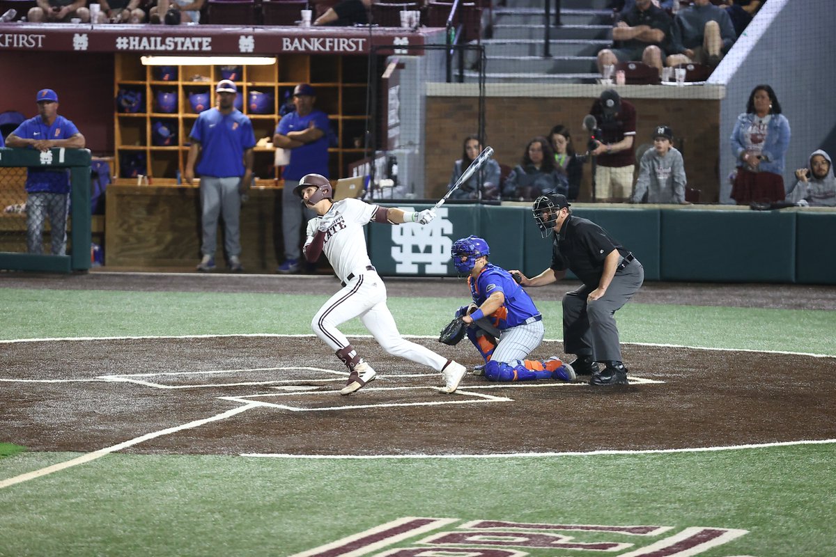 Florida first baseman Kendrick Calilao (6) leads off base during