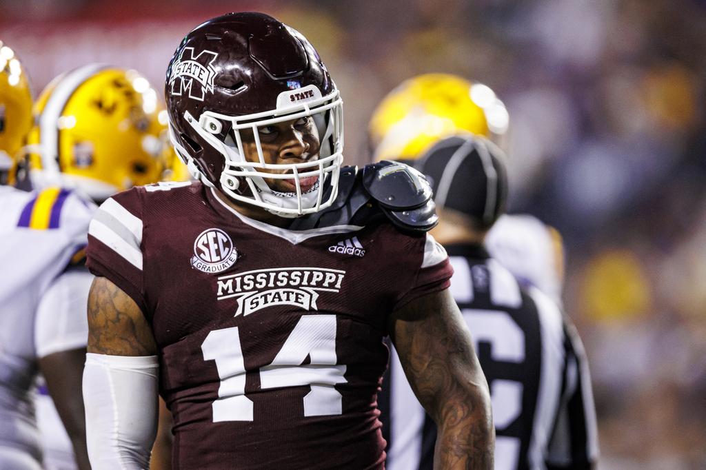 Who has the edge between Mississippi State football, Bowling Green?