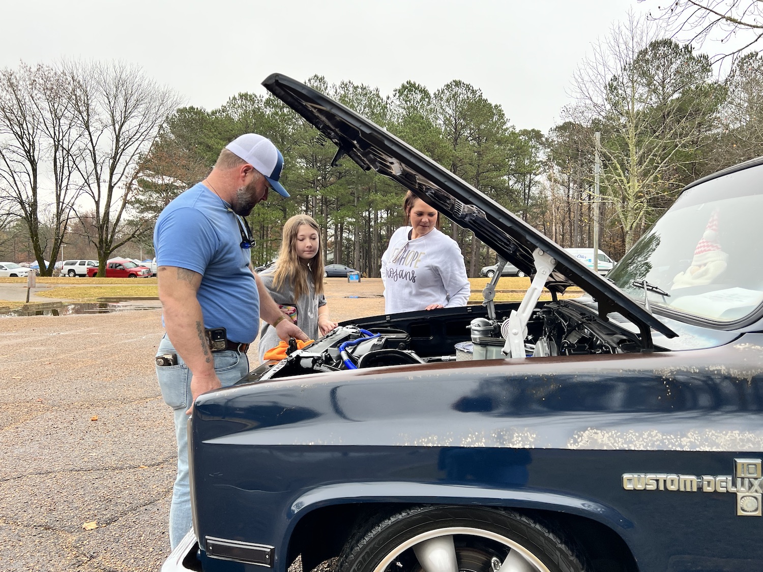 Lakeside treasures Vendors, car show held to raise money for Lake