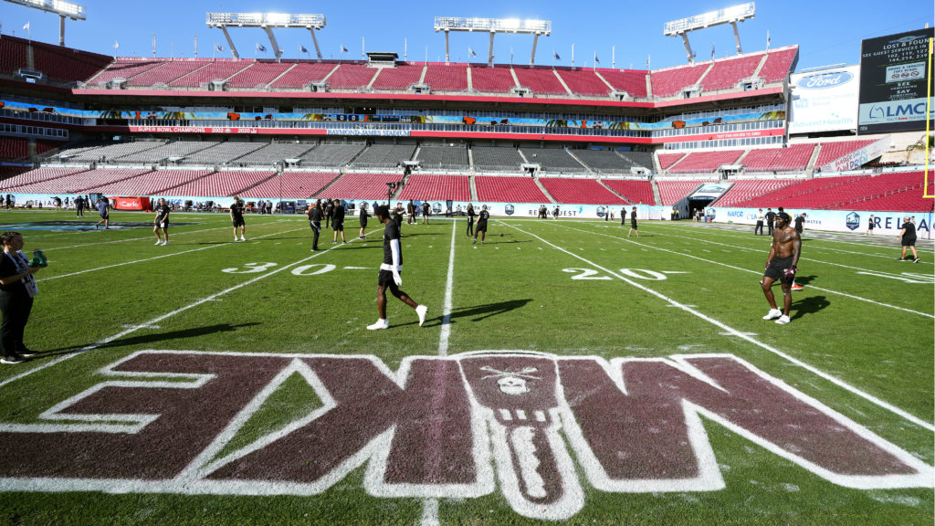 bowl game at raymond james stadium