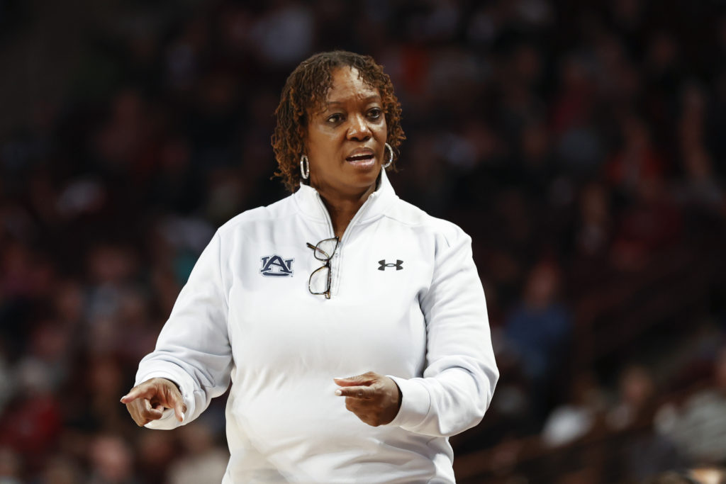 Longtime favorite Johnnie Harris returns to the Hump as Mississippi State women look to get back to .500 in SEC