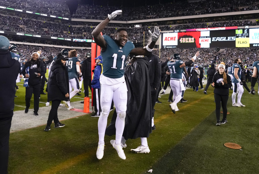 Super Bowl 2023: Eagles WR AJ Brown, Chiefs LB Willie Gay Jr. won  Mississippi State Title together in 2015 - DraftKings Network