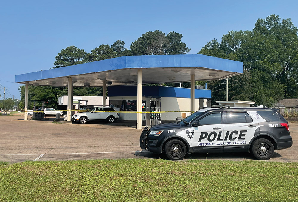 Armed man still at large in convenience store robbery