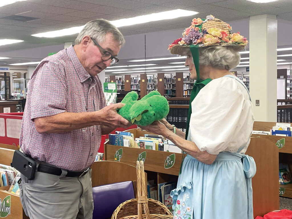 Mother Goose’s assistant retires after 20 years at storytime