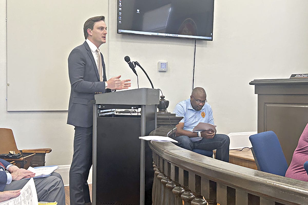 Mayor wants free city flights for airline subsidy
